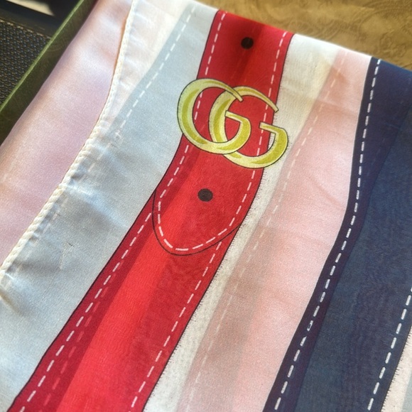 Gucci iconic Red&Blue silk scarf - Picture 8 of 9